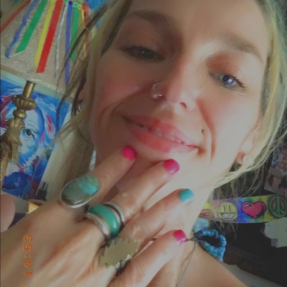 🧜‍♀️✨ hii there! Meet your Posh Ambassador Hiedi! 🙋‍♀️😊 - Picture 2 of 16